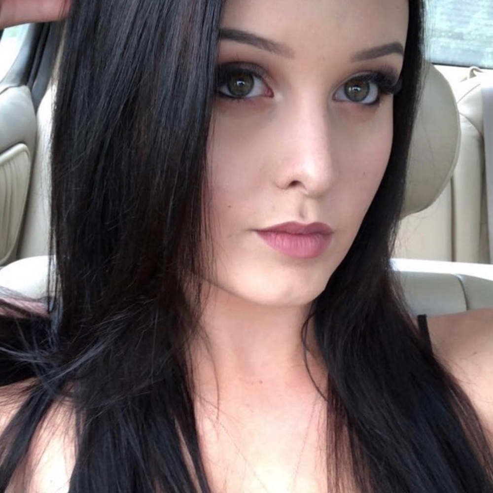 Meet your Posher, Desirea - Picture 1 of 1
